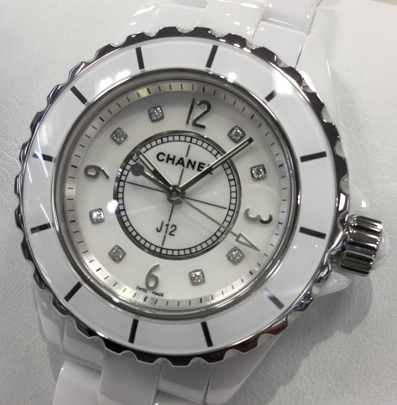 シャネル CHANEL J12 33mm H2422 レディース 腕時計 8P ダイヤ ホワイトシェル 文字盤 ホワイト セラミック クォーツ ウォッチ VLP 90203590