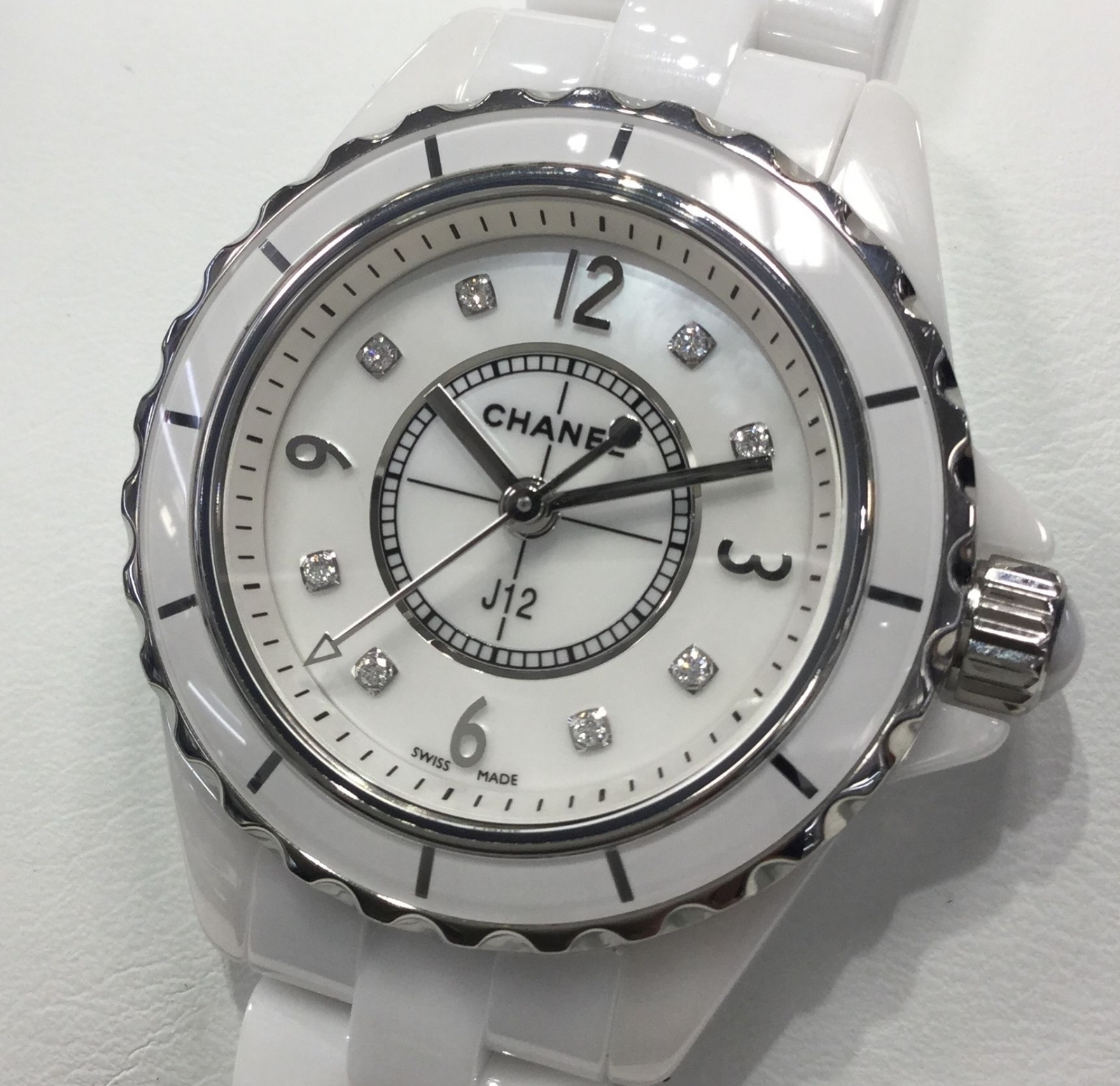トケマー:シャネル J12 レディース 29mm H2570 8Pダイヤ 白シェル文字 