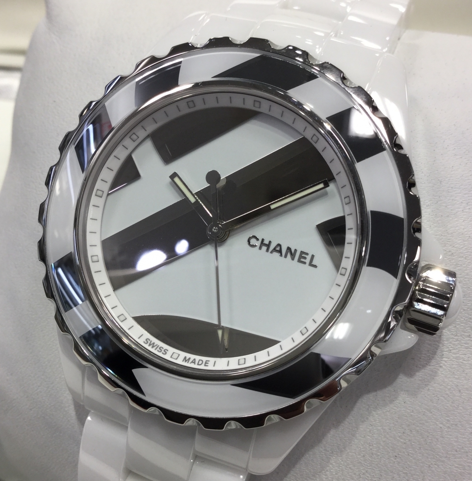 CHANEL シャネル J12 アンタイトル H5582 ホワイトセラミック メンズの