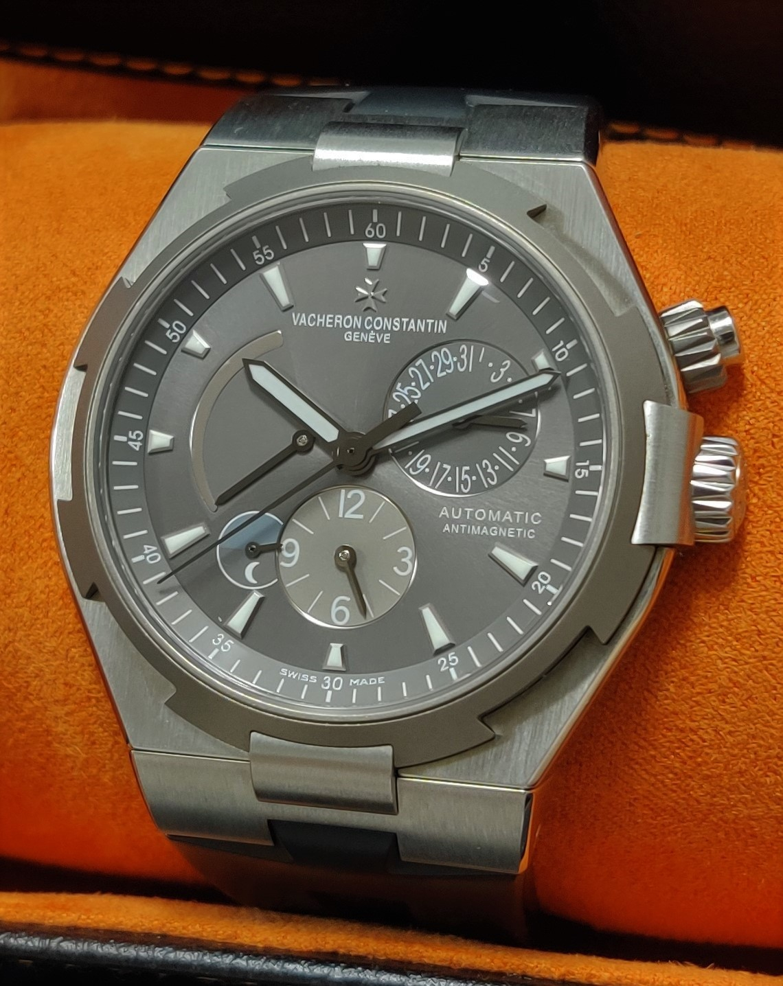 VACHERON CONSTANTINオーヴァーシーズラバーベルト限定色オレンジ