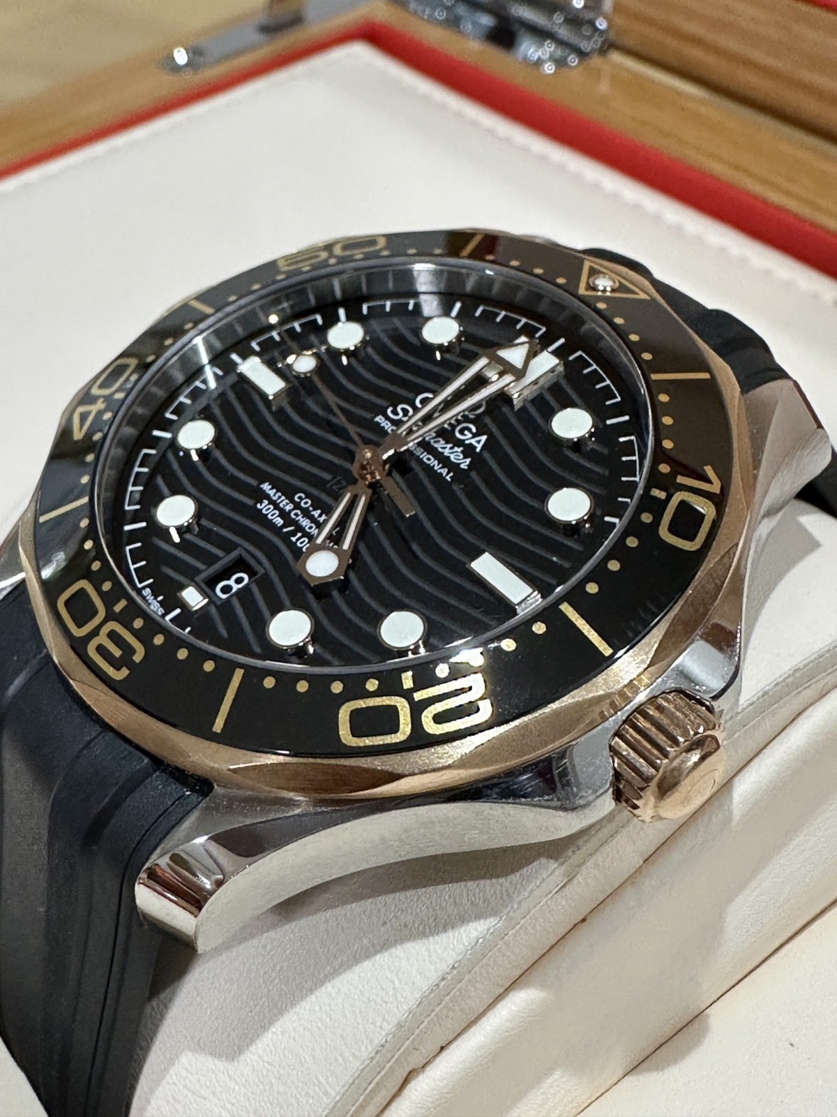トケマー:シーマスター ダイバー300M ブラック×ブラック×セドナ