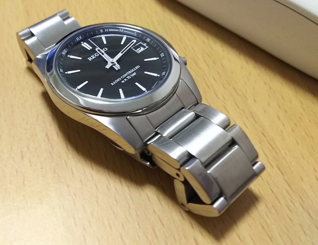 ソーラー電波腕時計