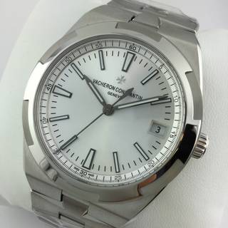 トケマー:【現金特価】ヴァシュロンコンスタンタン オーヴァーシーズ 4500V/110A-B126 メンズ シルバー文字盤 自動巻 新品 10236534 (199730)