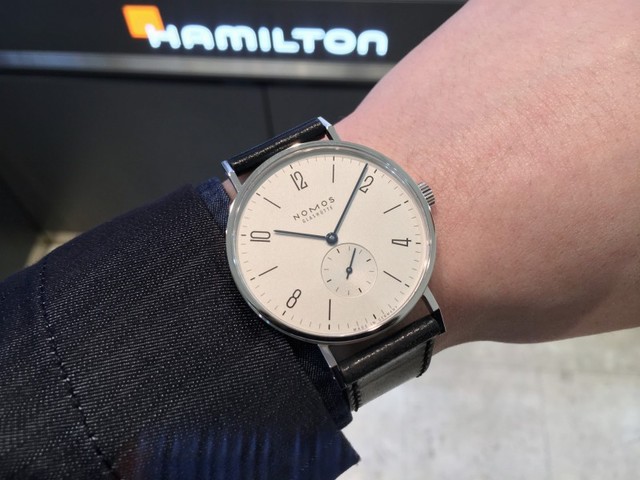 質実剛健】NOMOS Glashütte タンジェント 38（TN1A1W138）を実機レビュー！